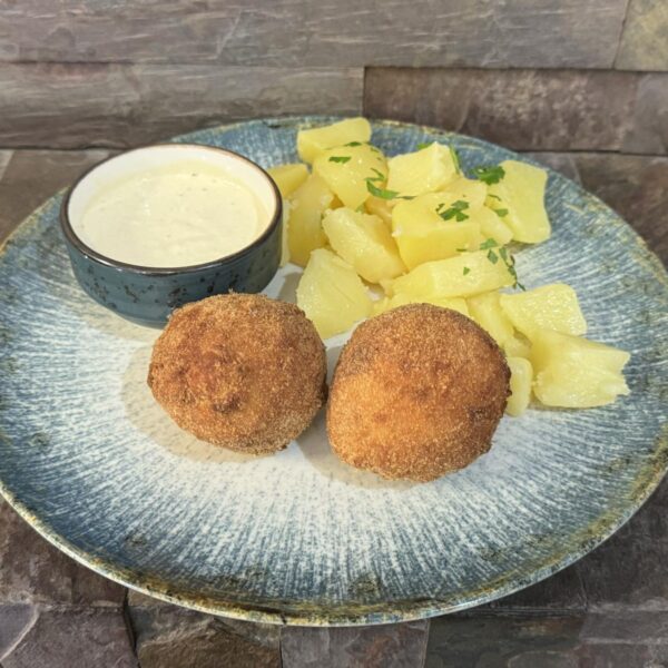 MENU 1. 120g Naše vyprážané syrové gule, 200g varené zemiaky, 50g dom. tat. omáčka (1,3,7,10)